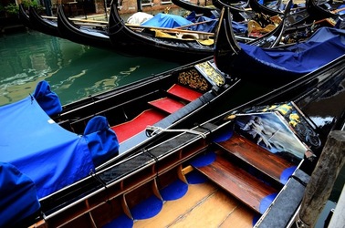 VENEZIA fotografie di Giulio Azzarello &copy;2022.