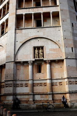 PARMA centro storico. Fotografie di Giulio Azzarello &copy;2016.