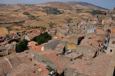 GANCI comune e antico borgo medievale delle Madonie in Sicilia. Fotografie di Giulio Azzarello &copy;2014.