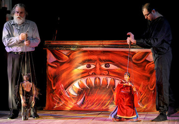 OPERA DEI PUPI di Mimmo Cuticchio in uno spettacolo natalizio a Palermo. Fotografie di Giulio Azzarello ©2014. OPERA DEI PUPI di Mimmo Cuticchio in uno spettacolo natalizio a Palermo. Fotografie di Giulio Azzarello ©2014.