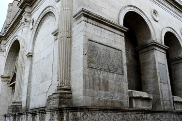 TEMPIO MALATESTIANO e SPIAGGIA di Rimini. Fotografie di Giulio Azzarello &copy;2016.