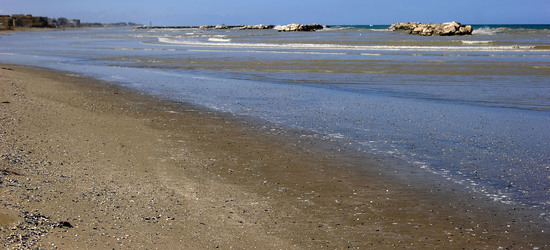 TEMPIO MALATESTIANO e SPIAGGIA di Rimini. Fotografie di Giulio Azzarello &copy;2016.