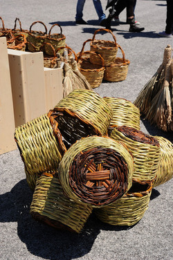 CESTO tipico tradizionale siciliano impagliato. Fotografie di Giulio Azzarello &copy;2014.