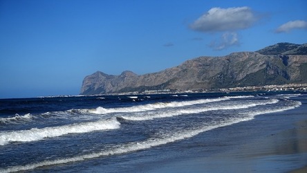 COSTA SICILIANA. Fotografie di Giulio Azzarello &copy;2022.