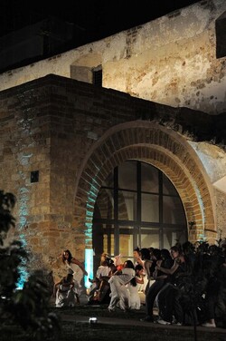 DANZE URBANE contemporanee per le vie di Palermo. Fotografie di Giulio Azzarello &copy;2014.