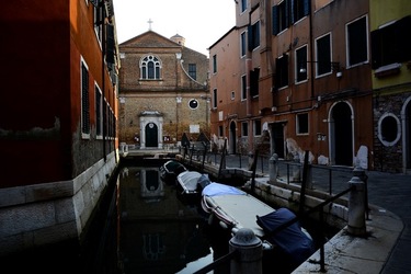 VENEZIA fotografie di Giulio Azzarello ©2020. VENEZIA fotografie di Giulio Azzarello ©2020.