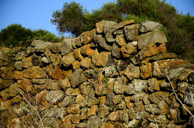 ISOLA DI USTICA pietre. Fotografie di Giulio Azzarello &copy;2016.
