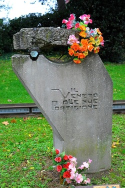 BIENNALE di VENEZIA 2017 la citt&agrave; particolari. Fotografie di Giulio Azzarello &copy;2018.