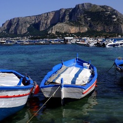 MONDELLO. Fotografie di Giulio Azzarello ©2022. MONDELLO. Fotografie di Giulio Azzarello ©2022.