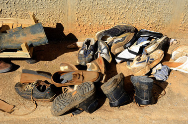 SCARPE di persone povere. Fotografie di Giulio Azzarello &copy;2016.