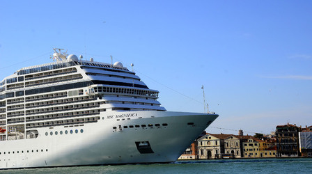 LUNGOMARE di VENEZIA. Fotografie di Giulio Azzarello &copy;2016.