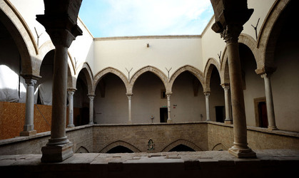 LOGGIATO arabo normanno allo Steri di Palermo. Fotografie di Giulio Azzarello &copy;2014.