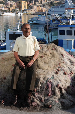 ANZIANI fotografie di Giulio Azzarello &copy;2014.