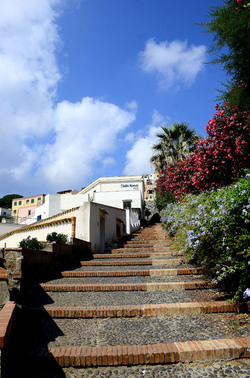 ISOLA DI USTICA il paese. Fotografie di Giulio Azzarello ©2016. ISOLA DI USTICA il paese. Fotografie di Giulio Azzarello ©2016.