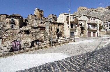 SPERLINGA comune e paese delle madonie in Sicilia. Fotografie di Giulio Azzarello &copy;2014.