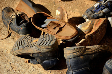 SCARPE di persone povere. Fotografie di Giulio Azzarello &copy;2016.