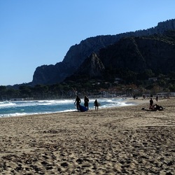 MONDELLO. Fotografie di Giulio Azzarello &copy;2024.