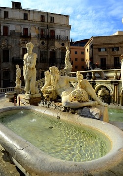 CENTRO STORICO di PALERMO fotografie di Giulio Azzarello &copy;2018.