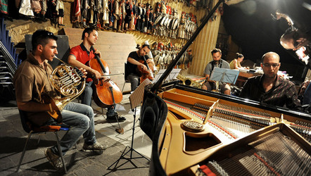 GIACOMO CUTICCHIO e il suo ensemble musicale. Fotografie di Giulio Azzarello &copy;2014.