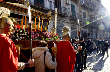PROCESSIONI religiose per la Pasqua a Palermo. Fotografie di Giulio Azzarello ©2016. PROCESSIONI religiose per la Pasqua a Palermo. Fotografie di Giulio Azzarello ©2016.