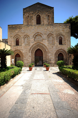 CHIESA E CHIOSTRO DELLA MAGIONE a Palermo panoramiche e particolari. Fotografie di Giulio Azzarello ©2014. CHIESA E CHIOSTRO DELLA MAGIONE a Palermo panoramiche e particolari. Fotografie di Giulio Azzarello ©2014.