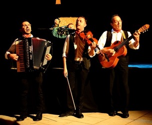 SERENATA fotografie di Giulio Azzarello ©2020. SERENATA fotografie di Giulio Azzarello ©2020.