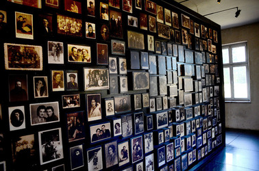 AUSCHWITZ BIRKENAU il percorso della memoria e i documenti. Fotografie di Giulio Azzarello &copy;2016.