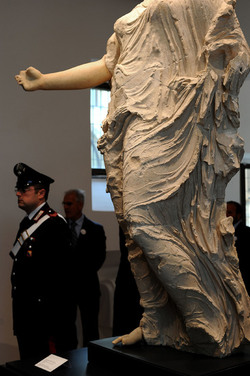 LA VENERE DI MORGANTINA e il suo ritorno dagli USA al museo archeologico di Aidone. Fotografie di Giulio Azzarello &copy;2014.