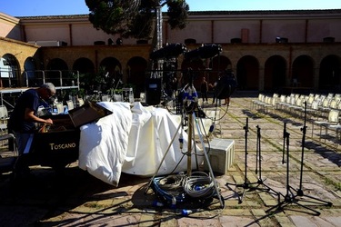 BACKSTAGE fotografie di Giulio Azzarello ©2020.