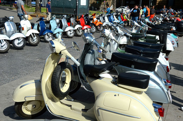 VESPE raduno storico a Palermo panoramiche e particolari. Fotografie di Giulio Azzarello &copy;2014.