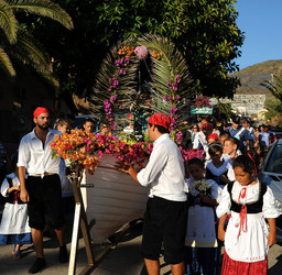 PROCESSIONE RELIGIOSA DEL MARE a Linosa. Fotografie di Giulio Azzarello ©2014. PROCESSIONE RELIGIOSA DEL MARE a Linosa. Fotografie di Giulio Azzarello ©2014.