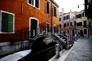 VENEZIA fotografie di Giulio Azzarello ©2020. VENEZIA fotografie di Giulio Azzarello ©2020.