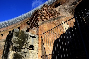 COLOSSEO Roma. Fotografie di Giulio Azzarello ©2020. COLOSSEO Roma. Fotografie di Giulio Azzarello ©2020.