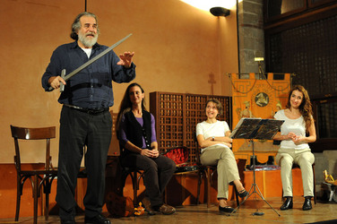 CARLO MAGNO spettacolo epico di e con Mimmo Cuticchio. Fotografie di Giulio Azzarello &copy;2014.