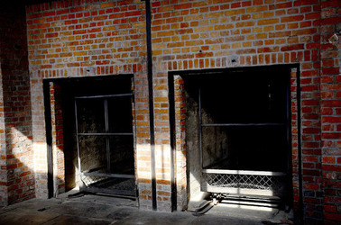 AUSCHWITZ BIRKENAU il percorso della memoria e i documenti. Fotografie di Giulio Azzarello &copy;2016.