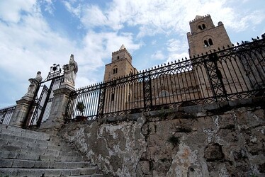 CEFALU e il suo Duomo in Sicilia. Fotografie di Giulio Azzarello &copy;2014.
