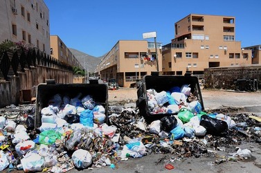 IL QUARTIERE ZEN di Palermo. Fotografie di Giulio Azzarello ©2014. IL QUARTIERE ZEN di Palermo. Fotografie di Giulio Azzarello ©2014.