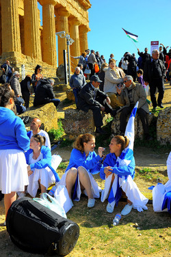 Mandorlo in Fiore la sfilata. Fotografie di Giulio Azzarello &copy;2017.