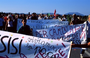 MARCIA DELLA PACE PERUGIA ASSISI fotografie di Giulio Azzarello &copy;2000 2022.