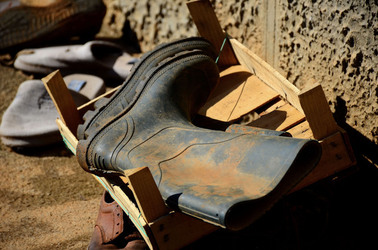 SCARPE di persone povere. Fotografie di Giulio Azzarello &copy;2016.