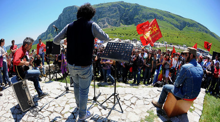 PORTELLA della Ginestra in Sicilia. Fotografie di Giulio Azzarello &copy;2014.