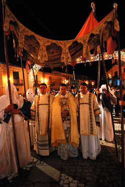 PROCESSIONE RELIGIOSA in Sicilia. Fotografie di Giulio Azzarello &copy;2014.