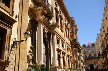 TRAPANI il centro storico il porto il mare la colombaia. Fotografie di Giulio Azzarello ©2014. TRAPANI il centro storico il porto il mare la colombaia. Fotografie di Giulio Azzarello ©2014.