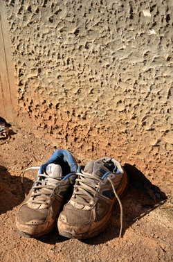 SCARPE di persone povere. Fotografie di Giulio Azzarello &copy;2016.