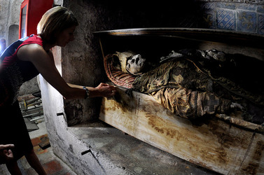 Le CATACOMBE di Palermo documentario film. Fotografie di scena e set di Giulio Azzarello &copy;2014.