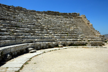 SEGESTA il sito archeologico il teatro greco e l acropoli. Panorami e particolari. Fotografie di Giulio Azzarello &copy;2014.