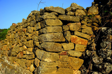 ISOLA DI USTICA pietre. Fotografie di Giulio Azzarello &copy;2016.