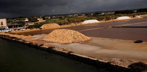 LE SALINE di Trapani in Sicilia. Fotografie di Giulio Azzarello ©2014. LE SALINE di Trapani in Sicilia. Fotografie di Giulio Azzarello ©2014.
