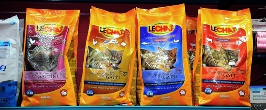 NEGOZIO di ANIMALI. Fotografie di Giulio Azzarello ©2018. NEGOZIO di ANIMALI. Fotografie di Giulio Azzarello ©2018.