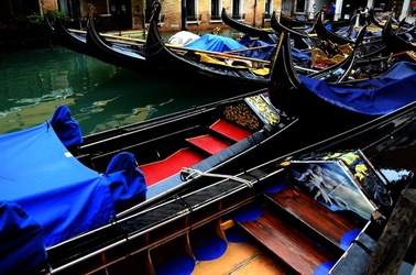 VENEZIA fotografie di Giulio Azzarello &copy;2022.